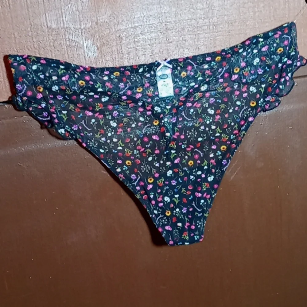 NWT Feminine Parade Multiple sizes sexy Black Floral Padded Underwire bra  Thong - Picture 7 of 13